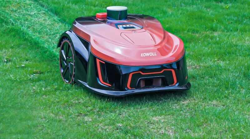 This 3D LiDAR robot lawnmower offers precise & efficient maintenance